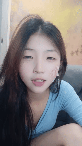 ██哇~哇~哇~超萌平台第一美!【04年的妹妹】一线天跳裸舞