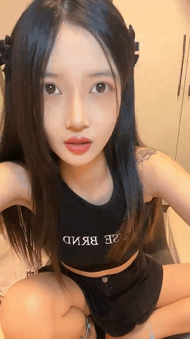 顶级校花女神【小蝴蝶会飞】瘦瘦的高佻身材像根电杆子!逆天筷子大长腿 黑丝美腿,才20岁就能如此风骚,颜值非常高