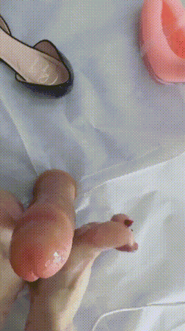 ❤️美脚女神【捷西】超色情的高跟鞋造型飞机杯润滑足交