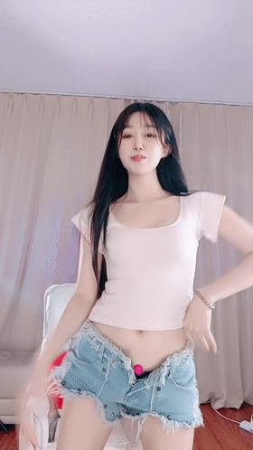 顶级舞蹈尤物！~20小时【奶酪不甜】跳蛋裸舞1字马抠逼自慰~