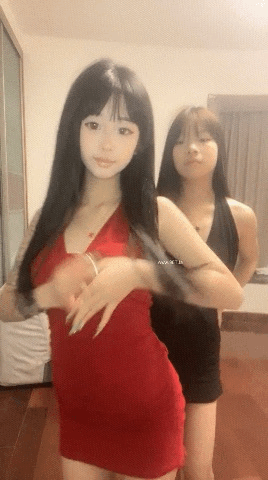 芋圆与白菜性感黑丝包臀裙裸舞叠罗汉舌吻互舔[4V/1.3G]百度