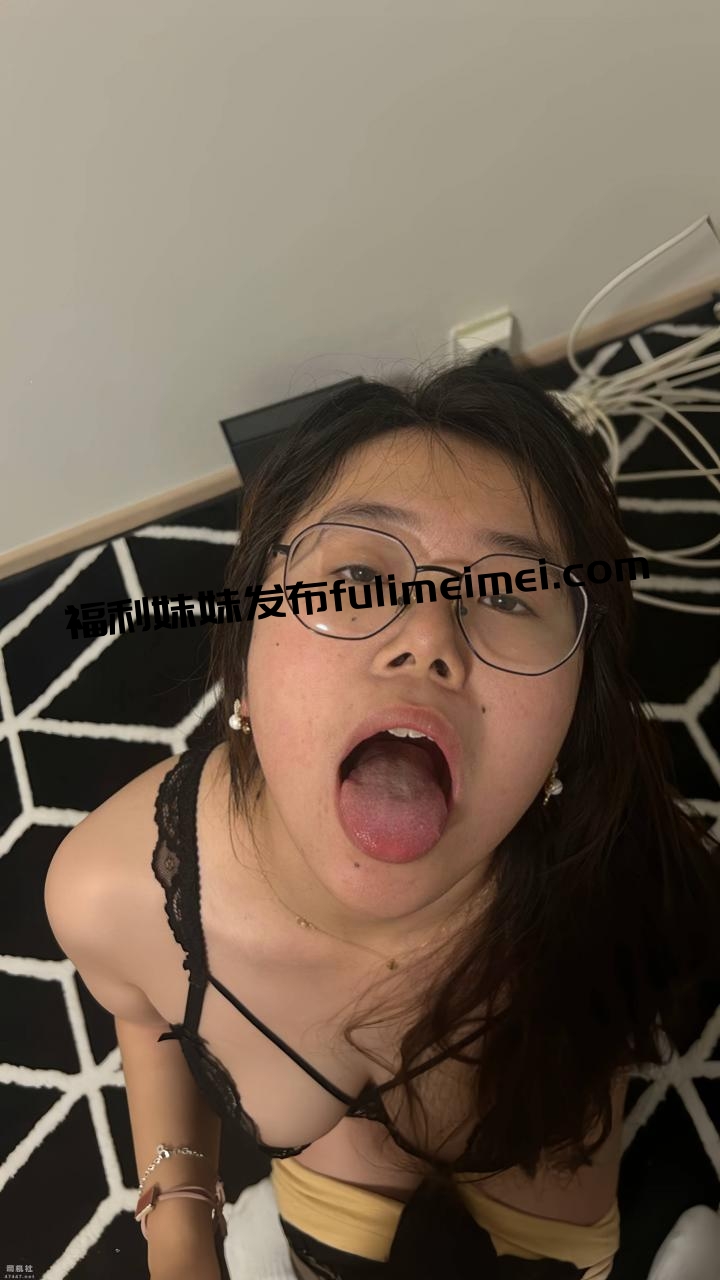 雲盤高質露臉①顏值普通的女孩被老司機調教成了母狗性愛足交各種玩操（1.3g）（磁力）