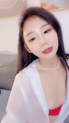 【极品美眉】童颜小姐姐~学生服艳舞~揉奶道具抽插~真骚